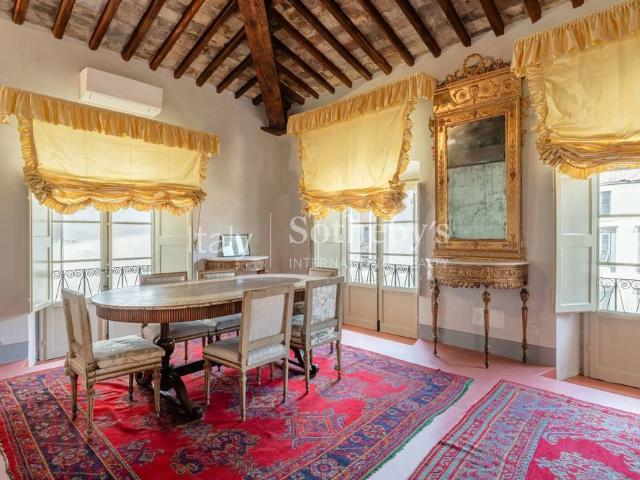 Elegant apartment in the historic centre of Lucca