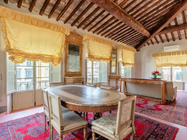 Elegant apartment in the historic centre of Lucca