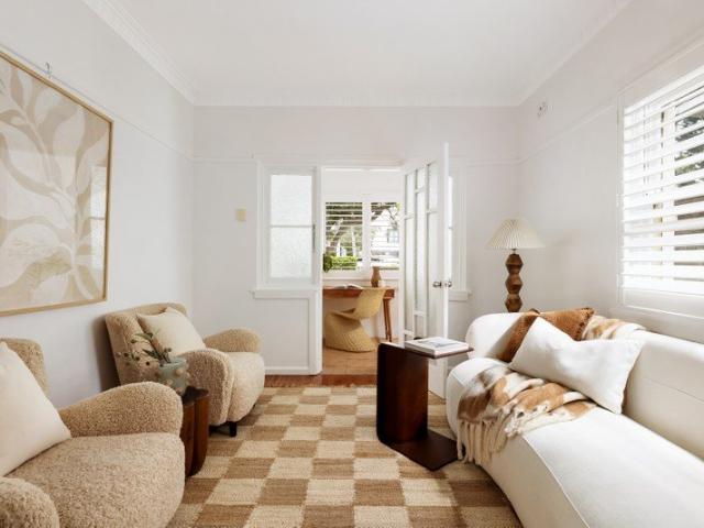 Elegant apartment in unique Art Deco block