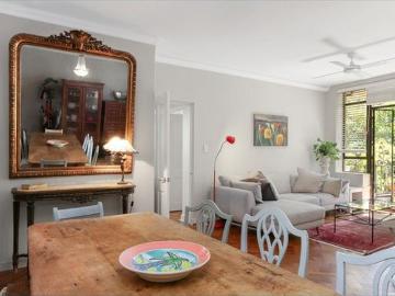 Elegant Apartment in Coveted Darling Point Locale