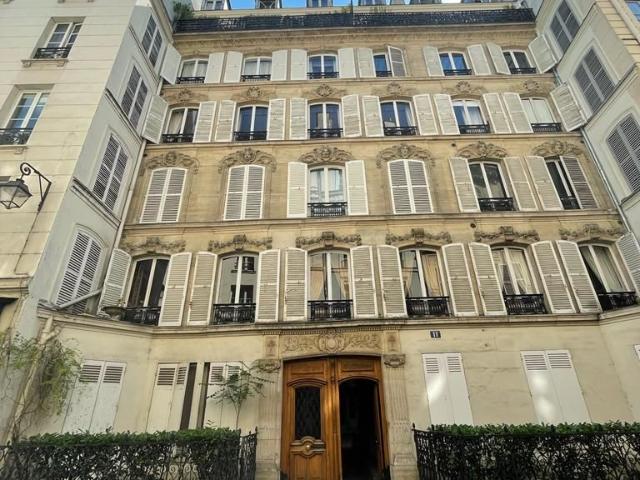 Elegant Apartment on Iconic Rue de Verneuil, Paris 7, Paris Amsterdam Apartments for Rent