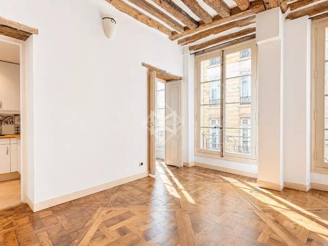 Carré des Antiquaires — Appartement de caractère 43m² Paris 7ème
