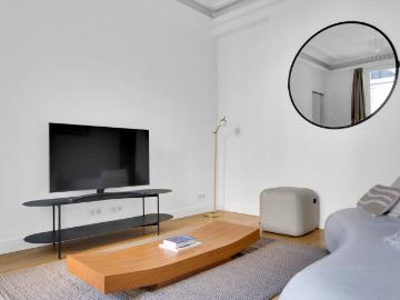 Élégant Appartement d'une Chambre aux Champs Élysées loyer tout inclus