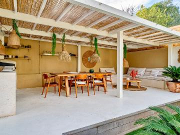 Elegant Boho Style Villa with Pool – Marseille 9th District