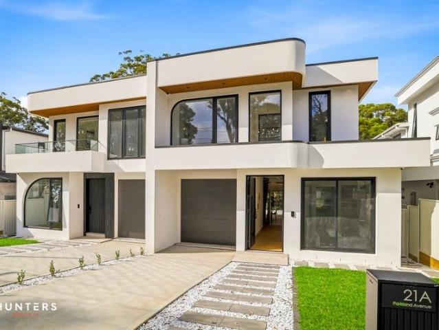 Elegant Brand New Luxury Home Backing Onto Parkland