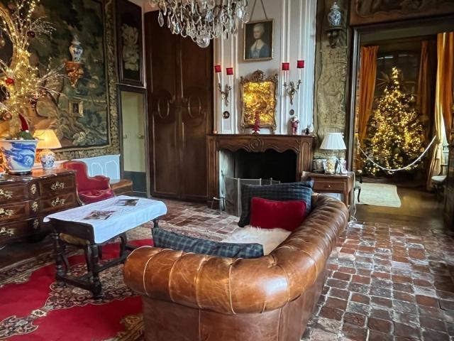 ELEGANT CHATEAU XVIIIs, sans travaux, sur 1 hectare clos de murs, jardin paysagé, chapelle, orangerie, dépendances, pour famille, evenementiel près de Pau, Lourdes, Marciac, Tarbes