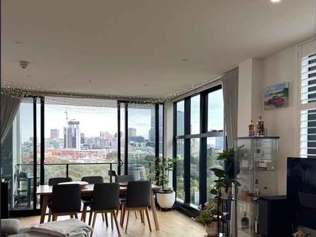 Elegant City Fringe Living with Stunning Views