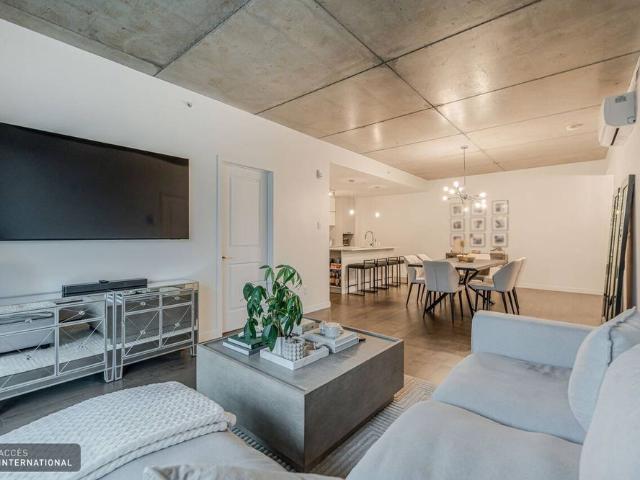 Elegant condo for rent in Pointe Claire, Greenwich