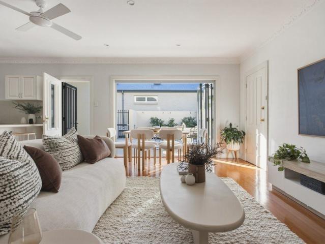 Elegant contemporary townhouse with north facing courtyard