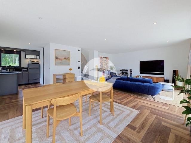 Elegant contemporary triplex with balcony and private garden