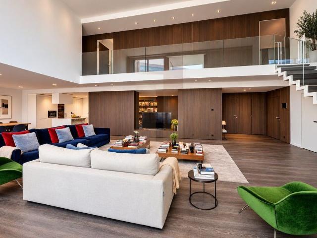 Elegant contemporary duplex with double height and hotel services