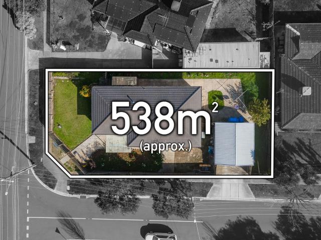 Elegant Corner Block Charm in the Heart of Deer Park