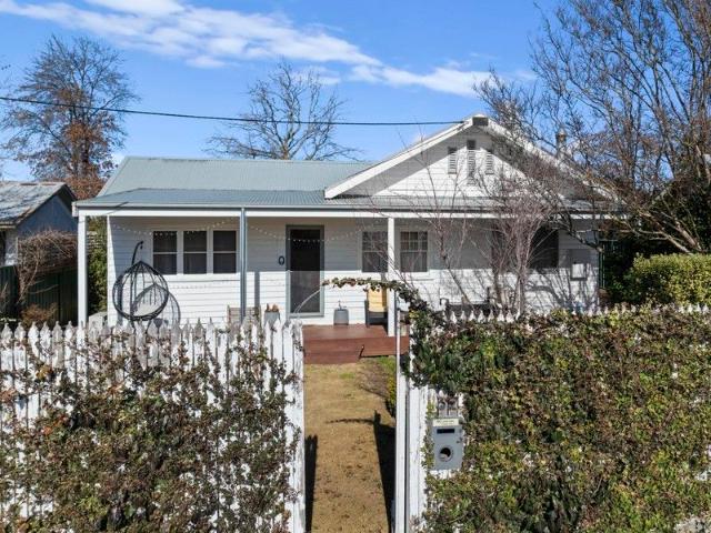 Elegant Country Charm with Direct Park Access in Central Mansfield Location