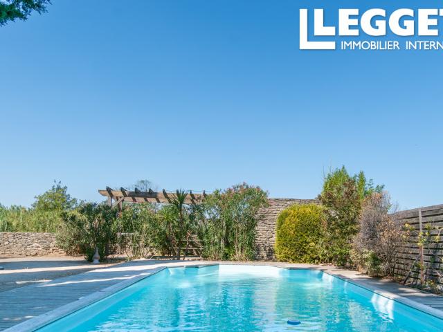 Élégant duplex 3 chambres avec balcon, piscine partagée et garage dans Maison de Maître Rénovée à Olonzac
