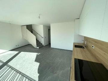 Elegant duplex in a convenient and quiet area