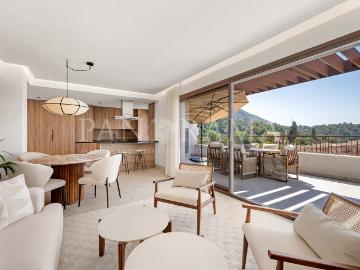 Elegant duplex penthouse with panoramic sea & mountain views in Almazara Hills