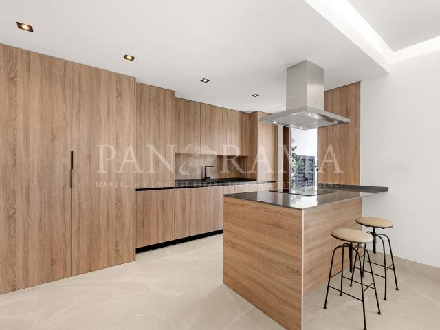 Elegant duplex penthouse with panoramic sea & mountain views in Almazara Hills