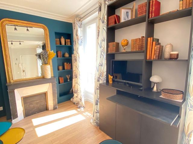 Elegant design apartment in the heart of Montmartre – Air conditioning, Bright and fully furnished, Paris Amsterdam Apartments for Rent