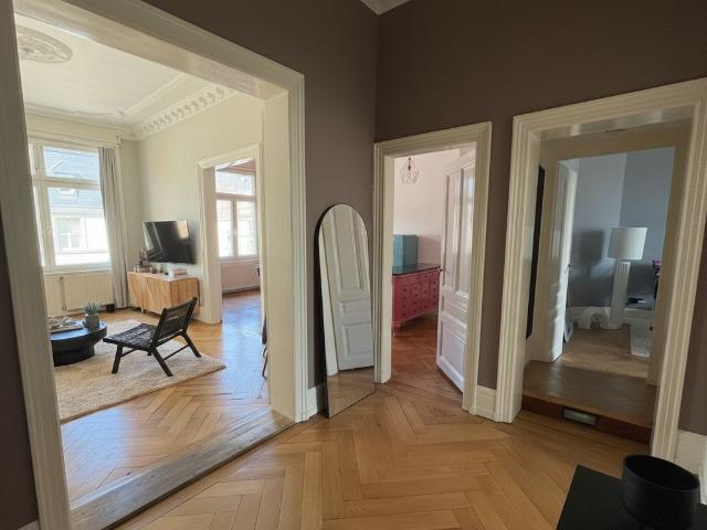 Elegant Designer Apartment with Historic Charm & High End Features near City Center and Main River, Frankfurt Amsterdam Apartments for Rent