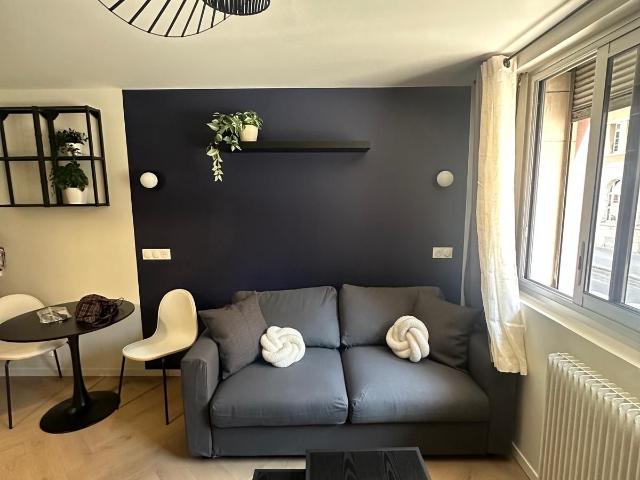 Elegant Designer Studio in 7th Arr. | Modern Comfort Near Invalides, Paris Amsterdam Apartments for Rent