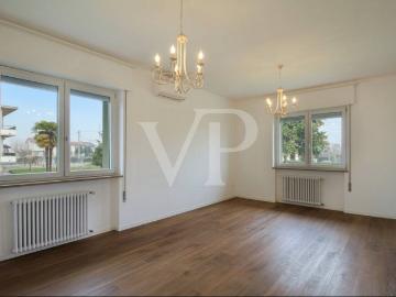 Elegant detached villa with a private garden
