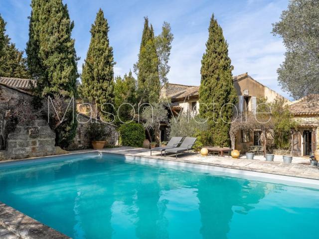 Élégant domaine provençal du 18e siècle, vue Luberon. 575m² Maubec