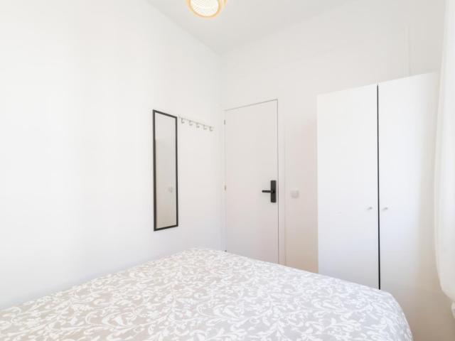 Elegant double bedroom near La Sagrada Familia