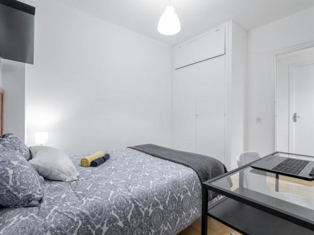 Elegant double bedroom near the Arc de Triomf metro