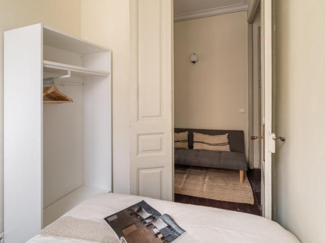 Elegant double bedroom in Diagonal station