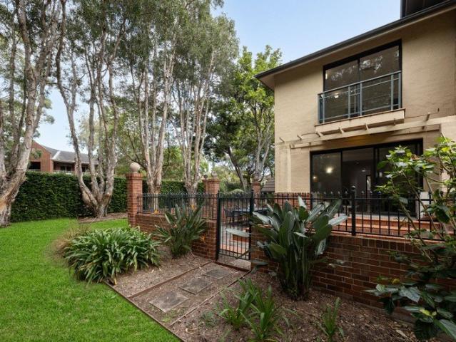 Elegant double brick townhouse welcomes elevated bay and park views on the waterside