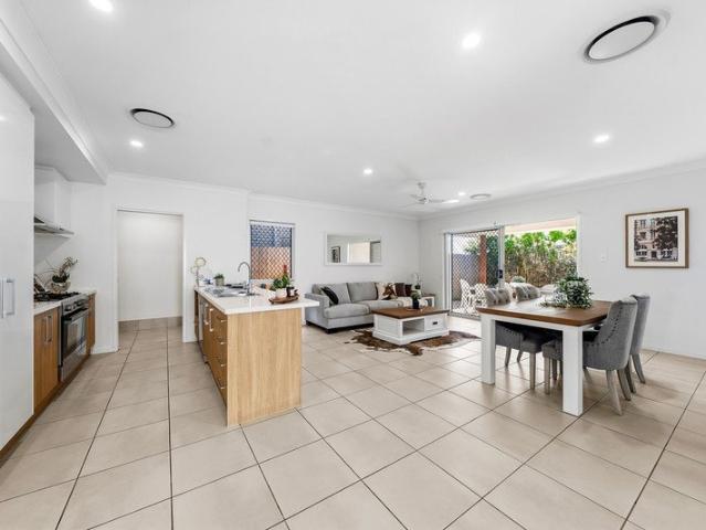 ELEGANT EVERYDAY LIVING