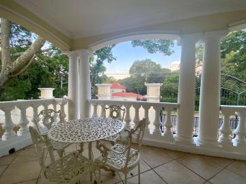 Elegant & Exceptionally Spacious Apartment