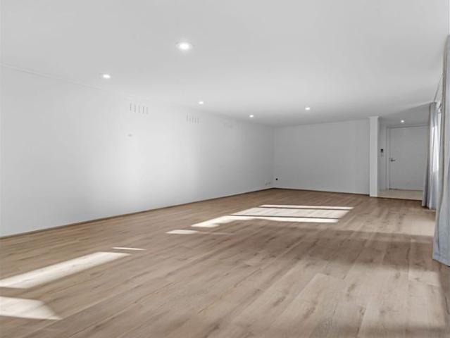 Elegant East Melbourne Living in a Prestigious Parkside Setting