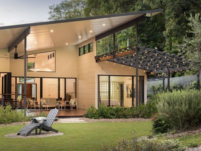 Elegant Entertainer on One Perfect Acre!