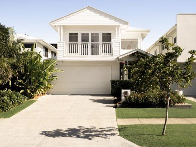 Elegant Entertainer: Waterfront with Pontoon & Ocean Access