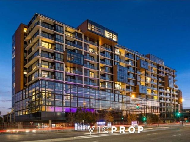 Elegant Entertainer with Commanding North Facing Views