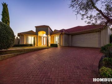 Elegant Estate Living with Thoughtfully Practical Perfection in Prestigious Langmeil