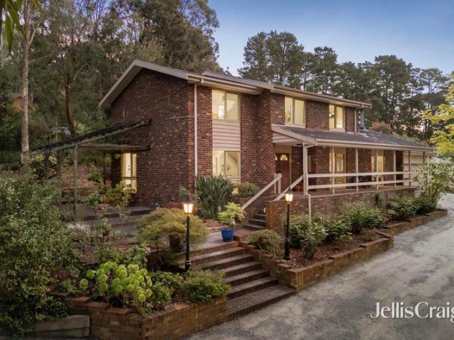 Elegant family haven on a serene private acreage