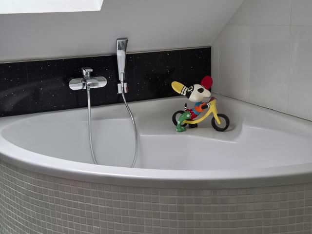 Elegant Family Home in a Green Luxary District of Düsseldorf 4 Bedrooms | 2.5 Bathrooms | Underground Parking for 2 cars, Dusseldorf Amsterdam Apartments for Rent
