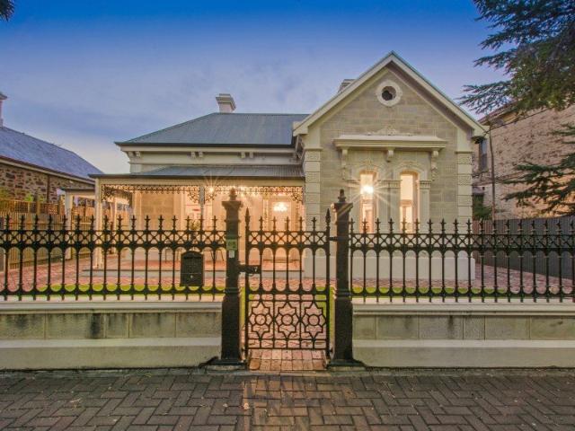 Elegant Family Home in a Prestigious Location