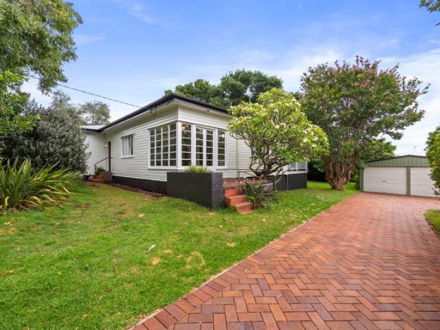 Elegant Family Home in Prestigious Mount Lofty