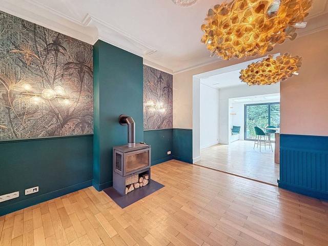 Elegant family home with 5 bedrooms and landscaped garden