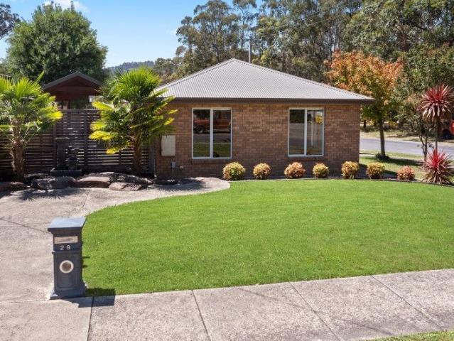 Immaculate Home turn key!
