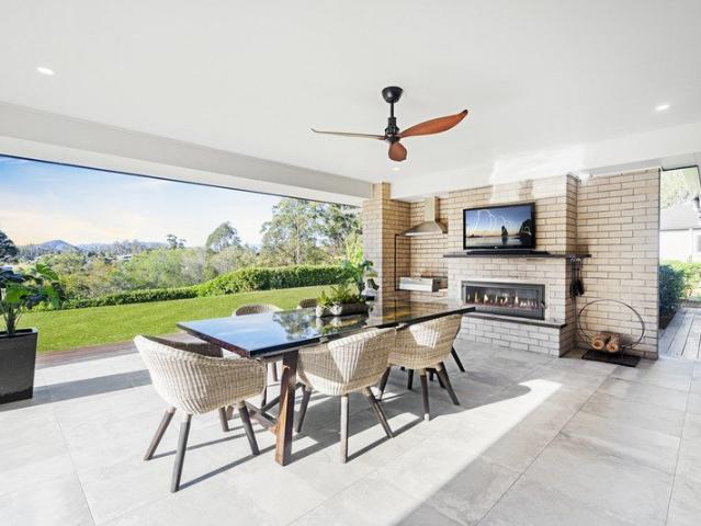 ELEGANT FAMILY HOME WITH ROOM TO ENTERTAIN!