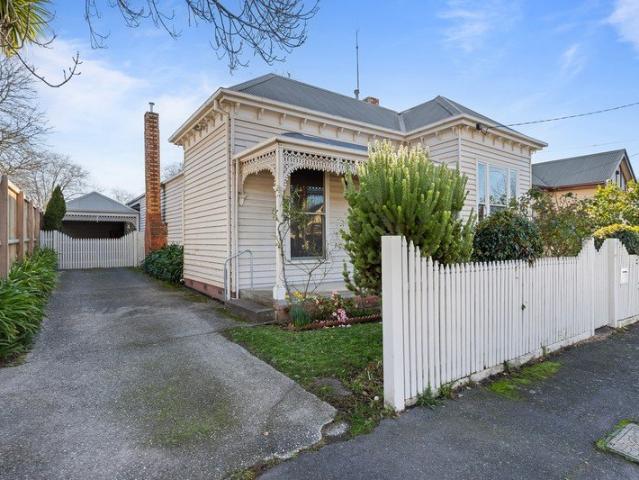 Elegant Family Living in a Blue Chip Ballarat Central Address
