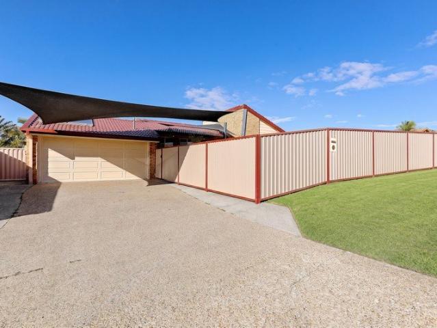 Elegant Family Living in a Peaceful Parkwood Enclave