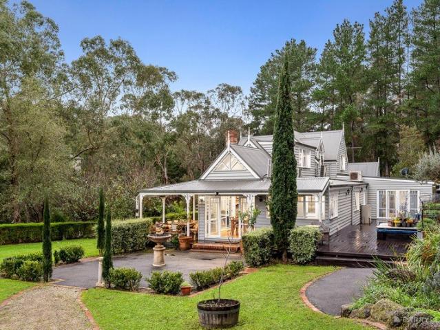 Elegant Family Living in a Peaceful Setting