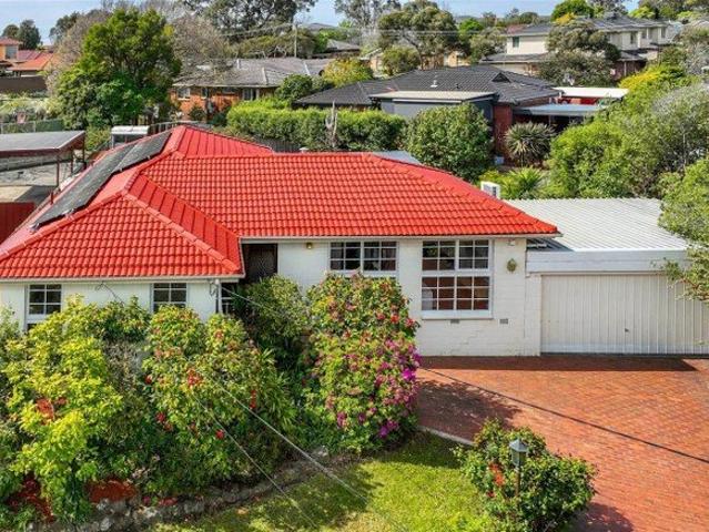 Elegant Family Living in a Quiet Court and Prime School Zone Location