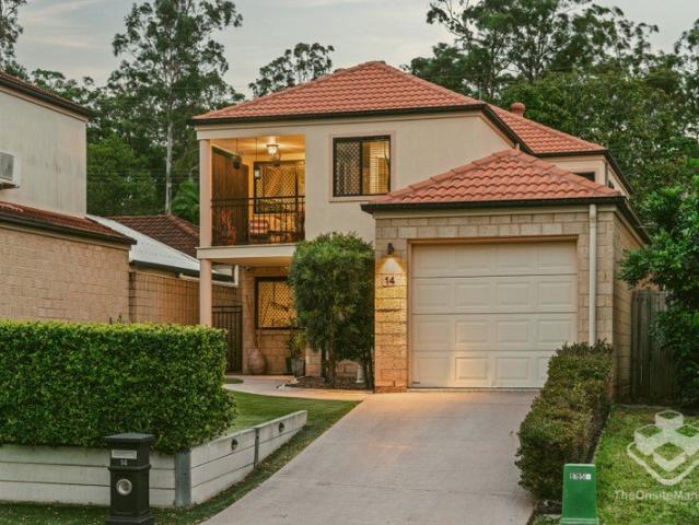Elegant family living in a quiet Holland Park West cul de sac