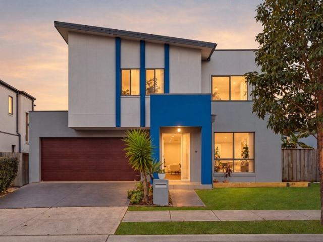 Elegant Family Living in a Sought After Catherine Field Setting